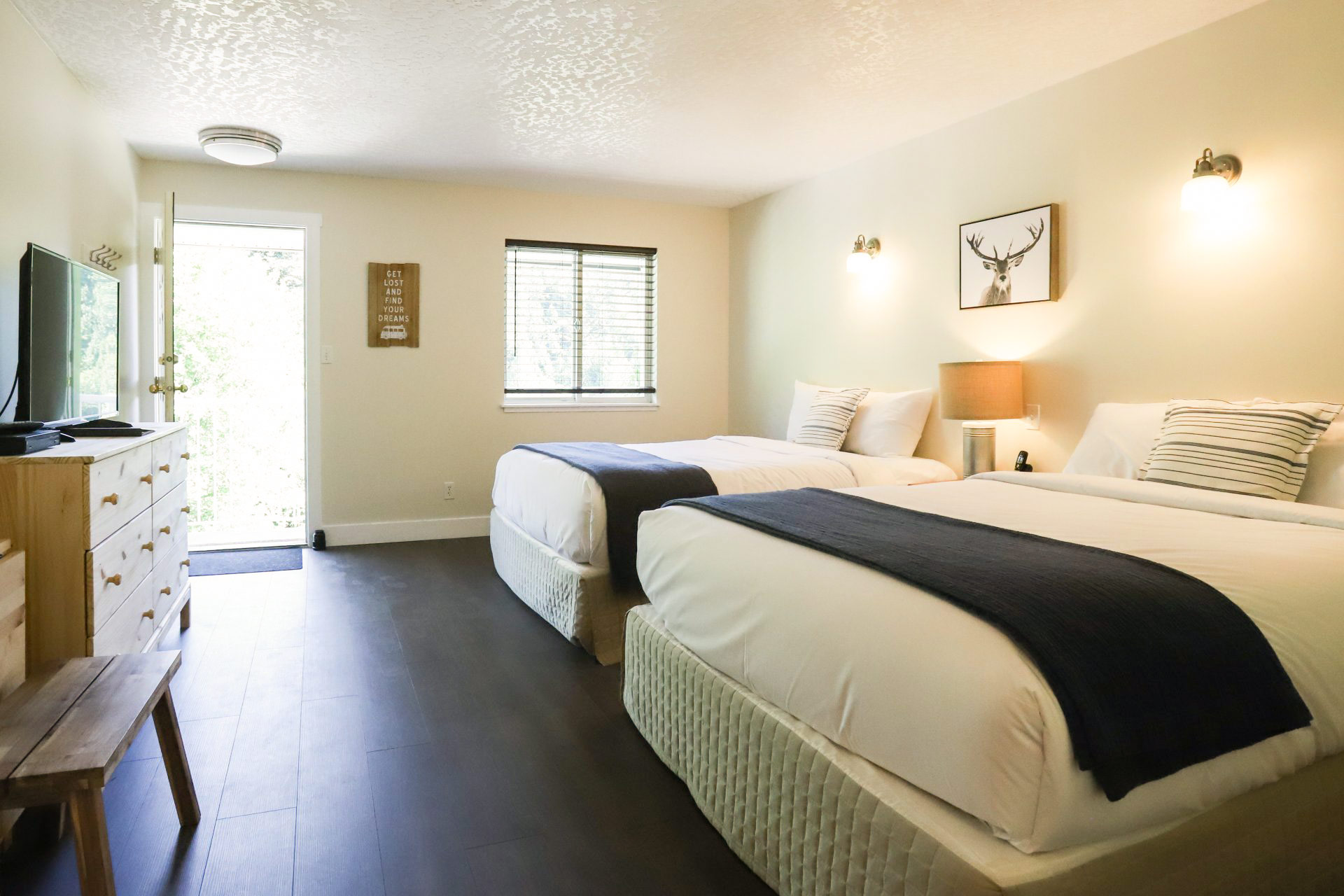 Superior Double Queen Room Wild Renfrew