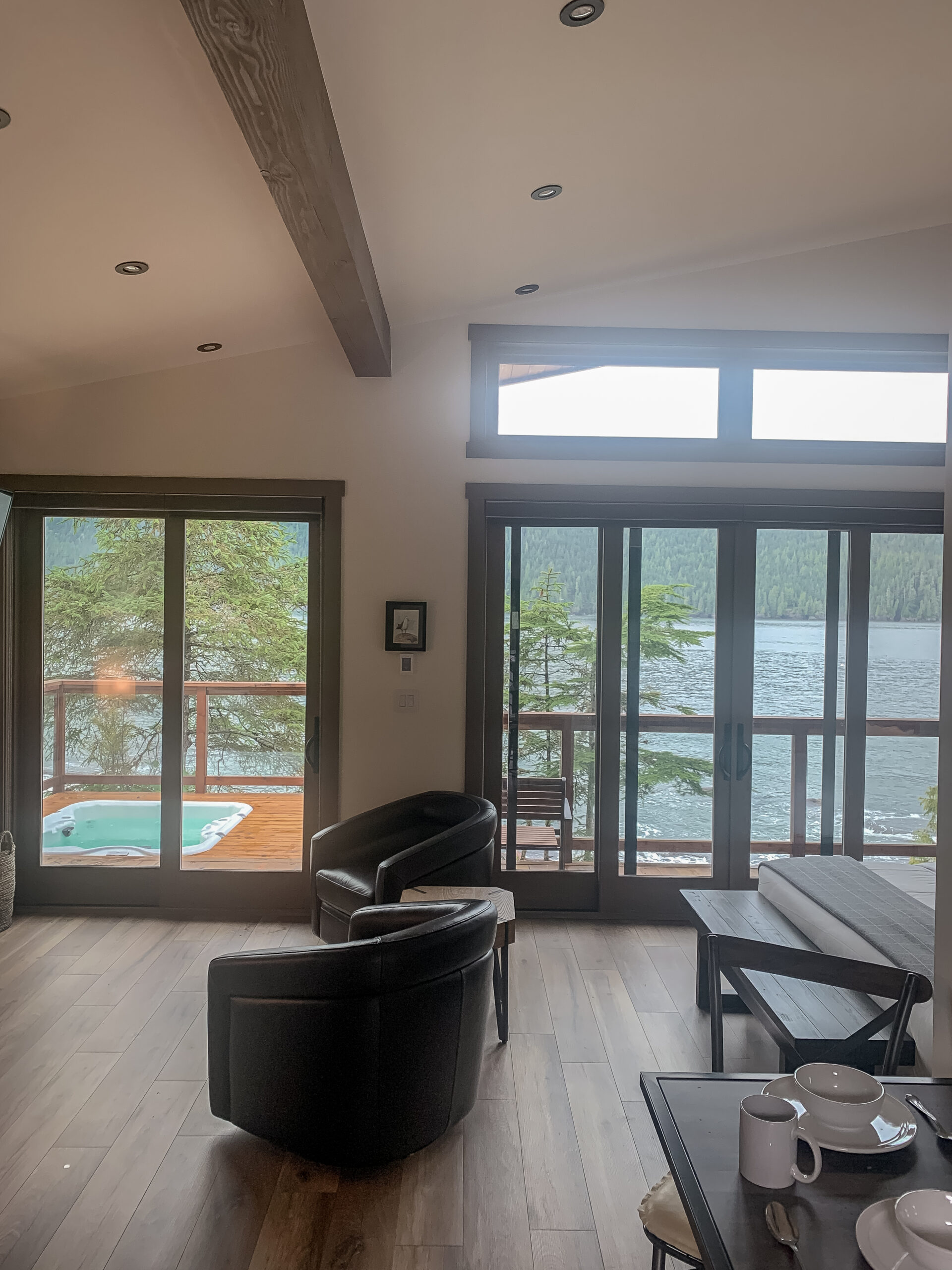 Viewpoint Studios with Private Hot Tub Wild Renfrew