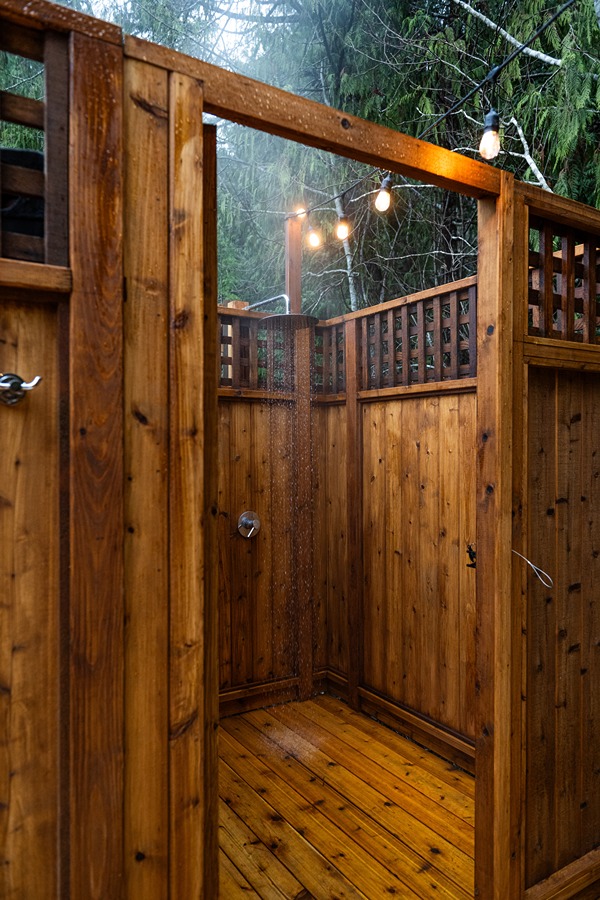 The all wood outdoor shower of Wild Renfrew's Forest View Studio