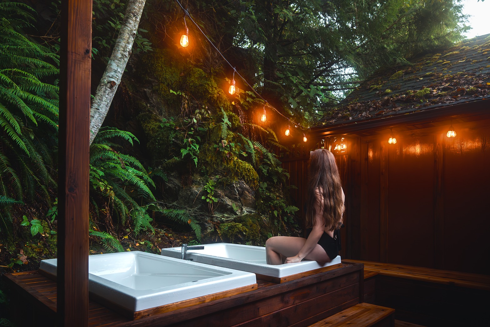 Wild Renfrew's Warfside King Suite with 2 outdoor soaker tubs in Port Renfrew